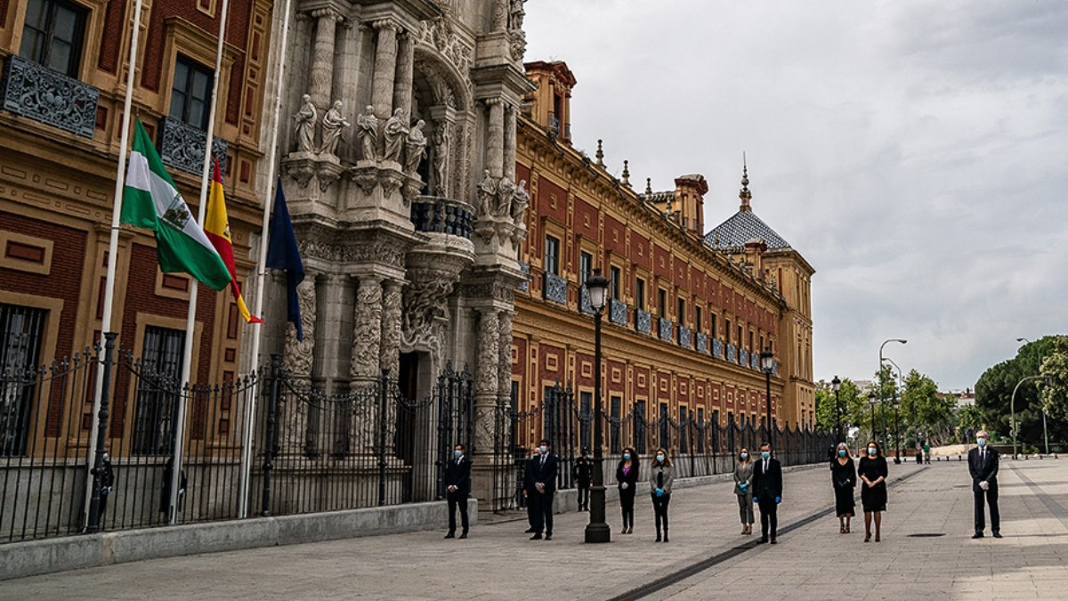 Imagen de unidad política e institucional en el homenaje a las víctimas del Covid-19 en Andalucía