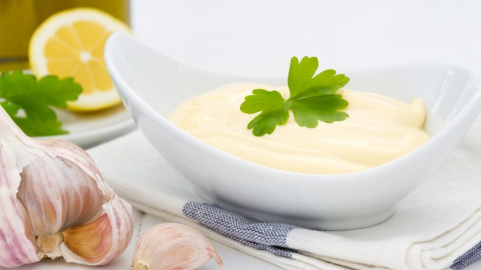 Cómo hacer salsa blanca de kebab