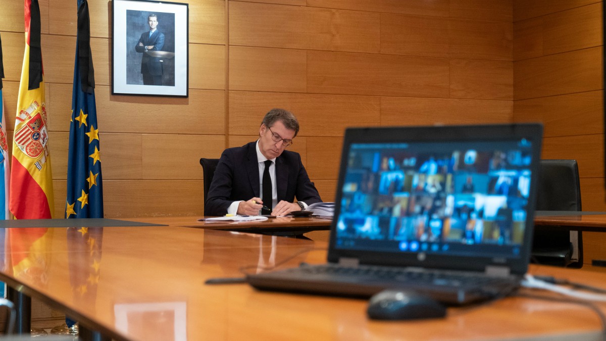 El presidente de la Xunta, Alberto Núñez Feijóo, en la novena videoconferencia con el presidente del Gobierno, Pedro Sánchez, y el resto de líderes autonómicos.  (Xunta)