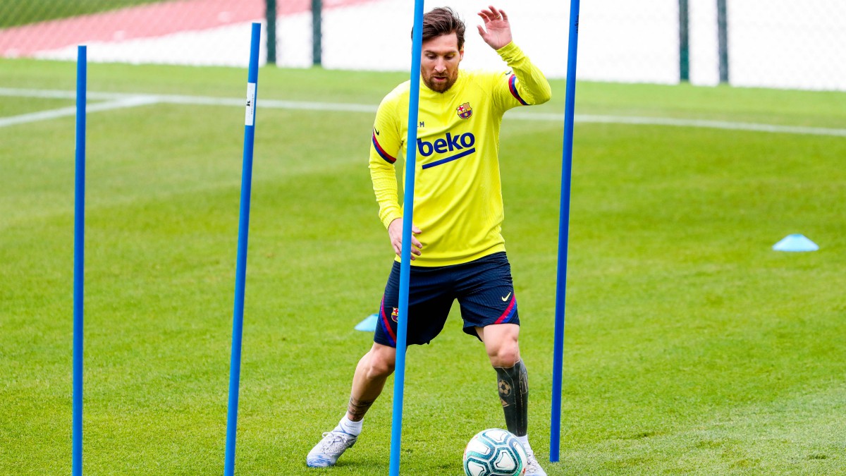 Leo Messi ejercitándose con el Barcelona tras la vuelta a los entrenamientos. (fcbarcelona.cat)
