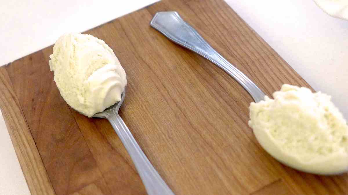 Receta de helado de pera, yogur y menta