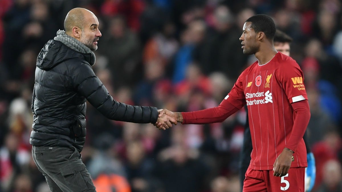 Guardiola y Wijnaldum se saludan. (Getty)