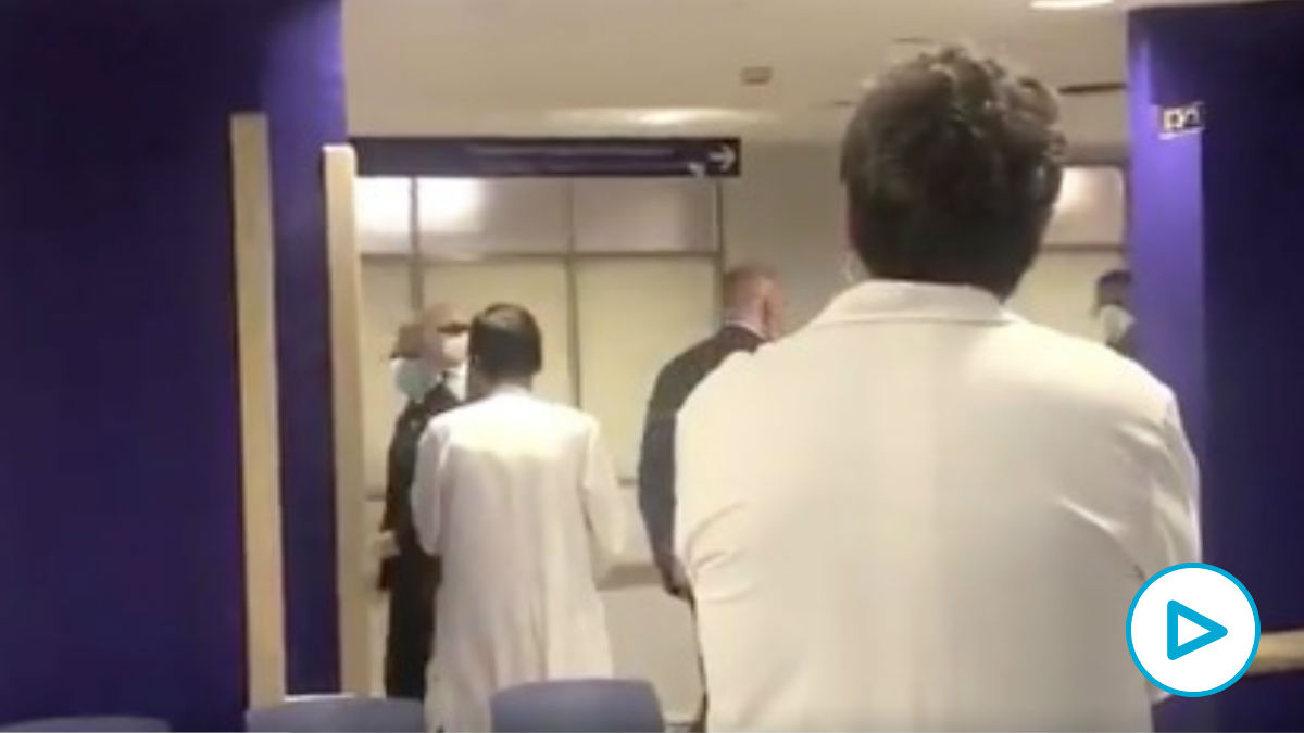 Los sanitarios gritan «¡Fuera, fuera!» a Urkullu durante su visita al hospital de Cruces.