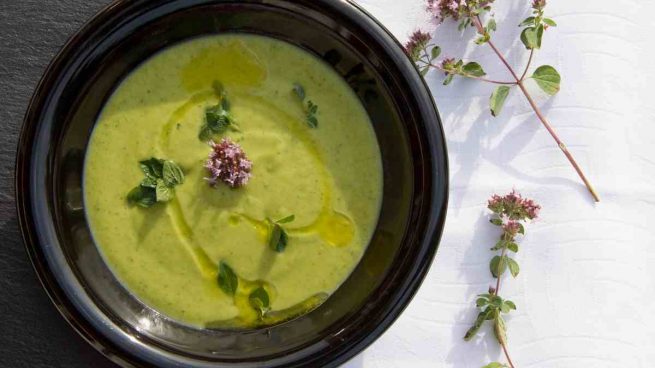 Sopa de berros y lechuga