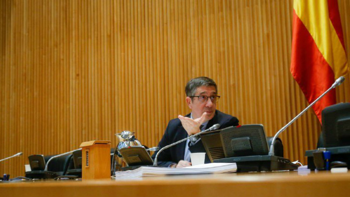 Patxi López presidiendo la Comisión de Reconstrucción ante el coronavirus. (Foto: Congreso)