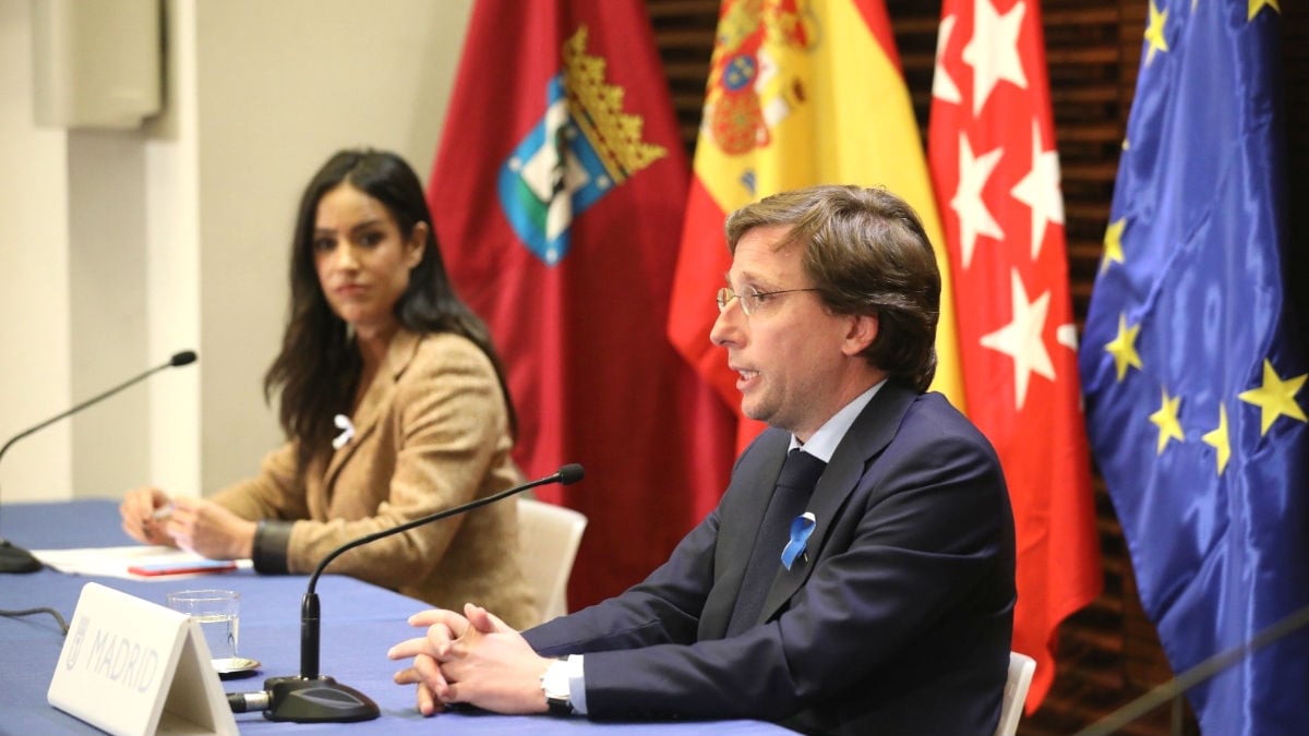 Begoña Villacís, vicealcaldesa de Madrid, junto al alcalde de Madrid, José Luis Martínez-Almeida. (Foto: Europa Press)