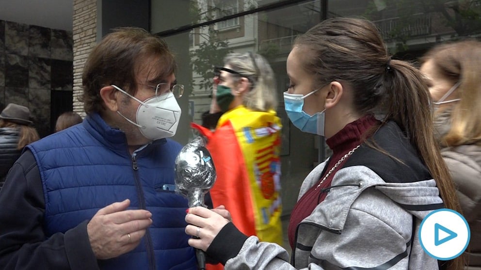 Manifestante que ha perdido a su hermano por el Covid-19.