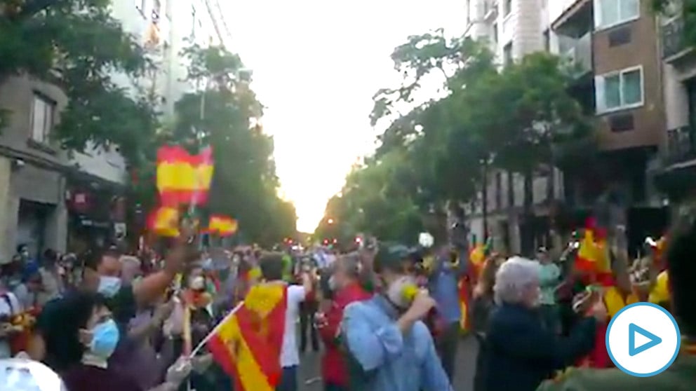 Cacerolada en la calle Ferraz contra el Gobierno socialcomunista.