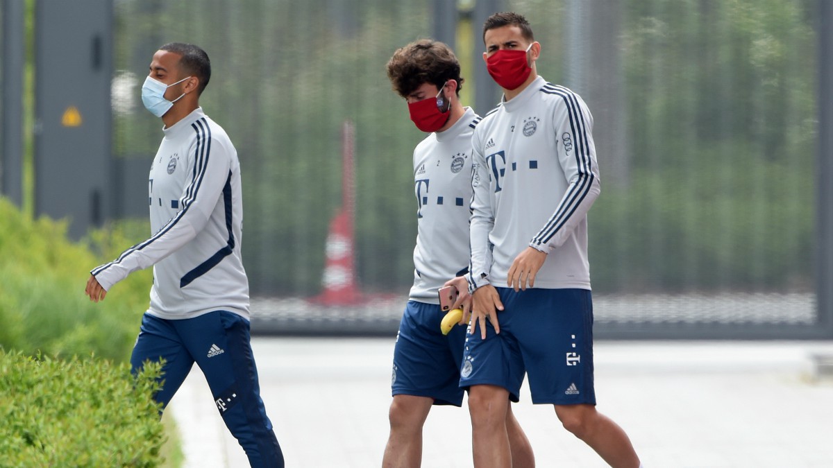Los jugadores del Bayern de Múnich antes de un entrenamiento. (AFP)