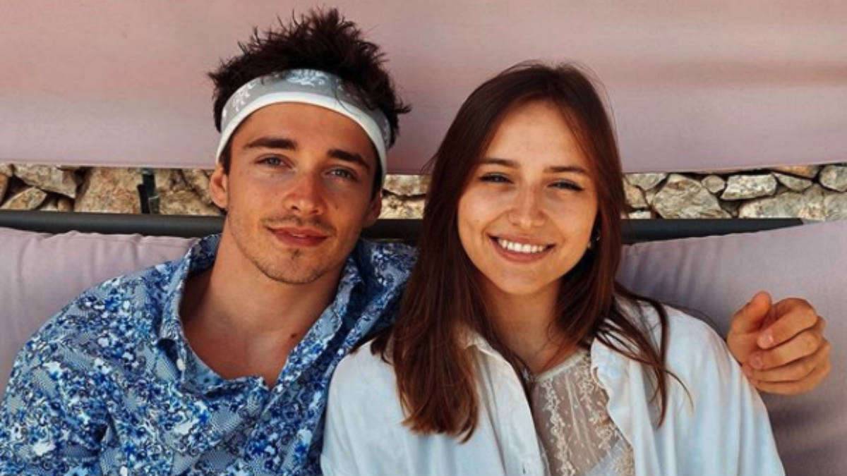 Charles Leclrec junto a su novia. (Instagram)