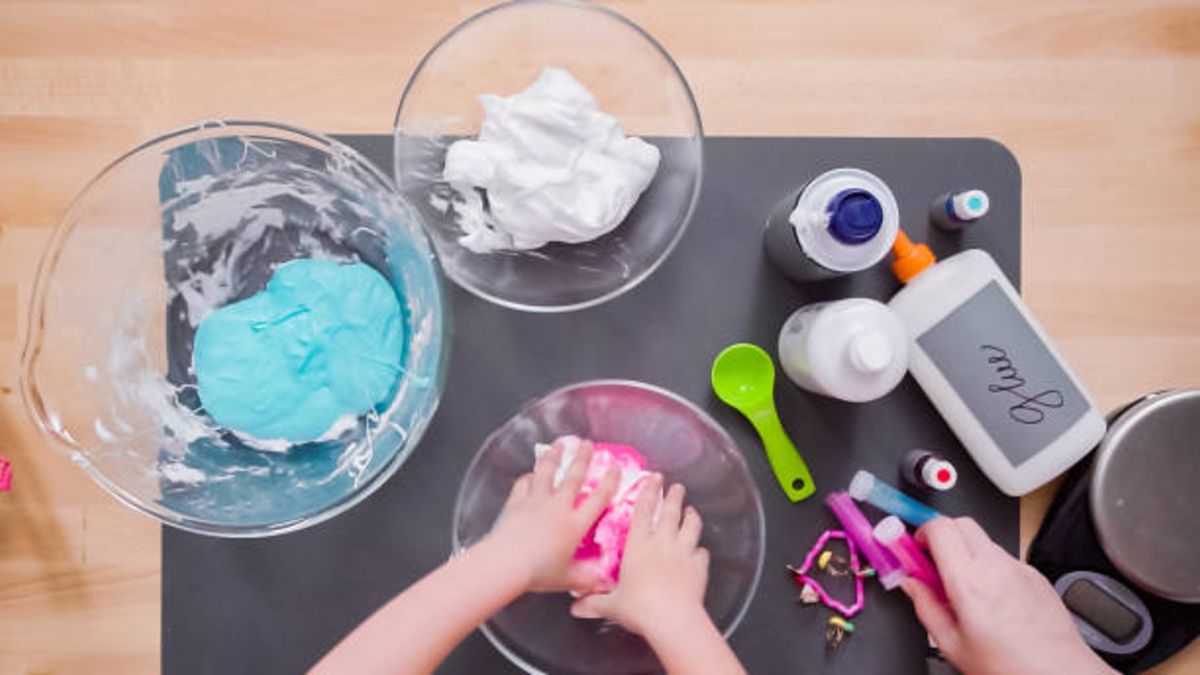 Cómo hacer slime de arcoiris con los niños en casa