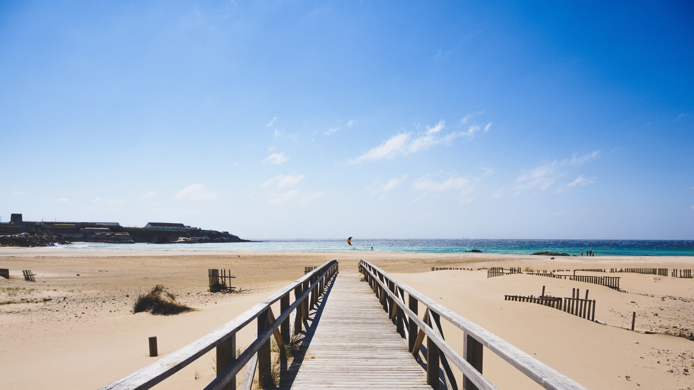 Andalucía está preparada para la apertura de sus playas y piscinas para el baño