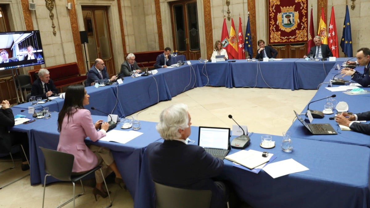 José Luis Martínez-Almeida reunido con destacados empresarios. (Foto: Madrid)