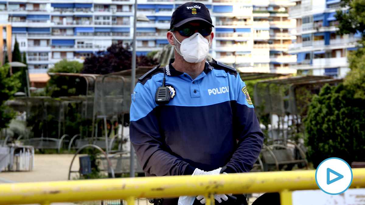 La Policía blinda la Plaza de los Príncipes en Alcorcón. (E. Falcón)