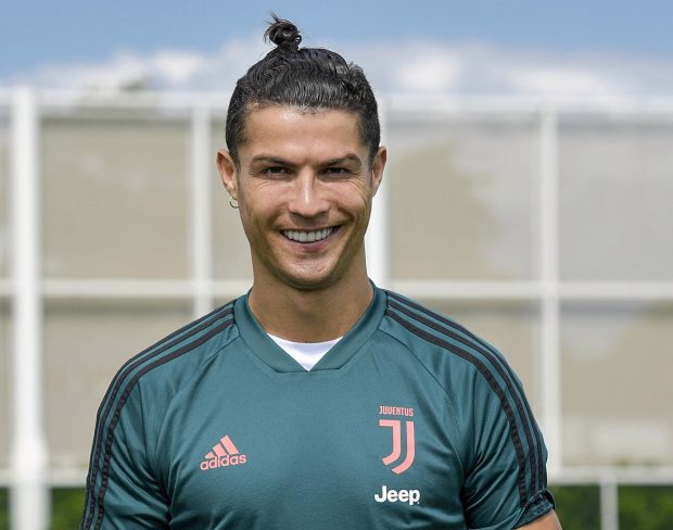 Cristiano Ronaldo: Sus mil y un peinados, del moño a la trenza pasando por  las mechas