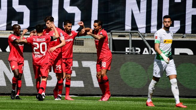 El Leverkusen celebra un gol en su victoria en el estadio del Gladbach (AFP).