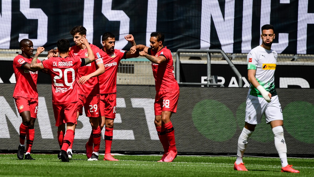 El Leverkusen celebra un gol en su victoria en el estadio del Gladbach (AFP).