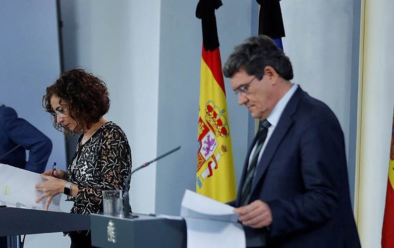 María Jesús Montero, Pablo Iglesias y José Luis Escriva, en una rueda de prensa del Consejo de Ministros