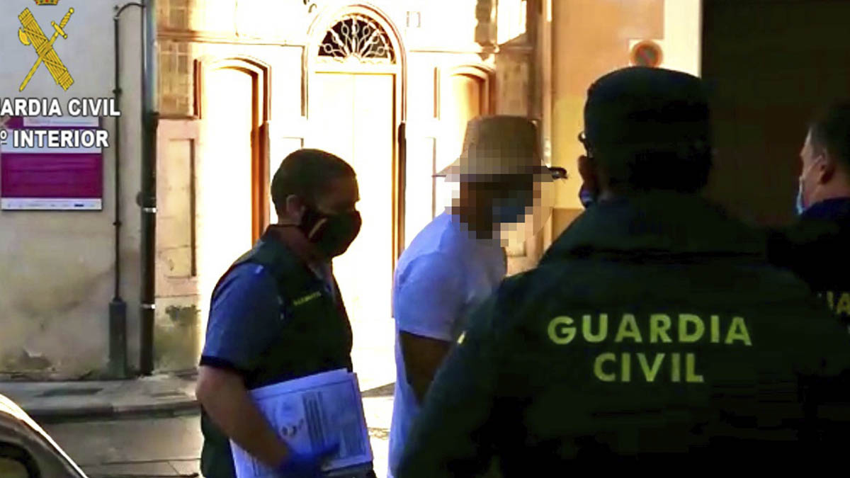 Detenido el actor porno Nacho Vidal por homicidio imprudente en un ritual en el que se inhalaba veneno de sapo