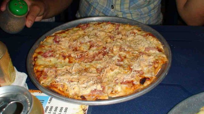 Pizza de pollo con base de coliflor