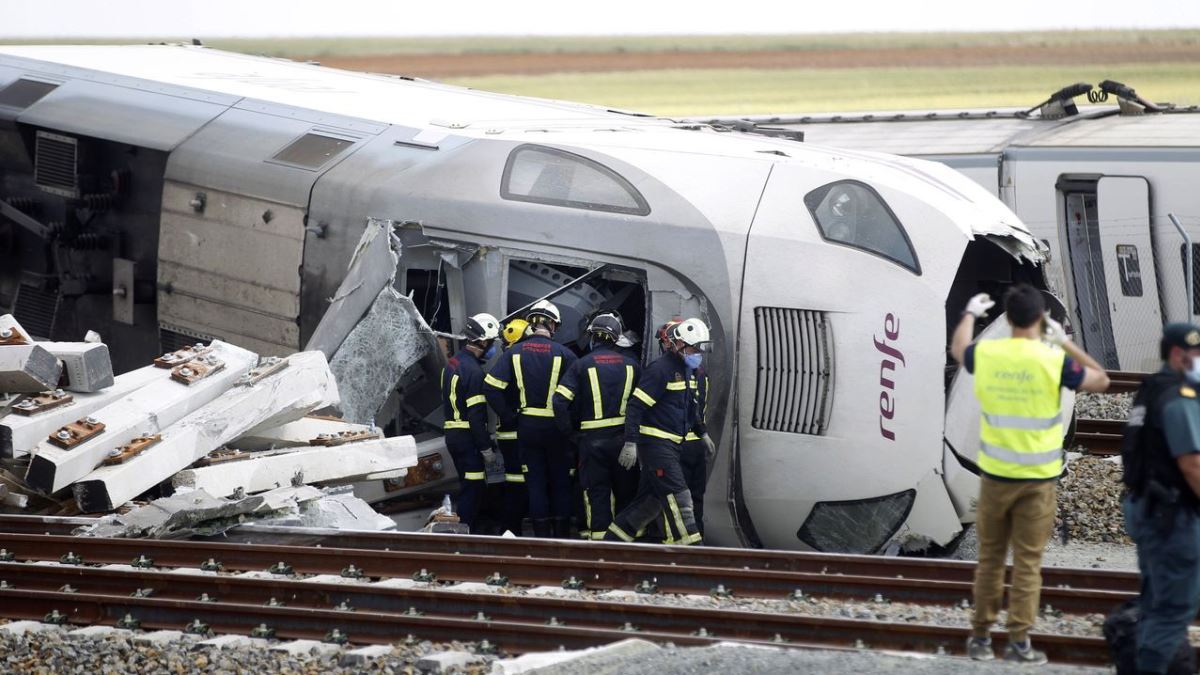 El descarrilamiento del Alvia en Zamora ha causado dos muertos y varios heridos