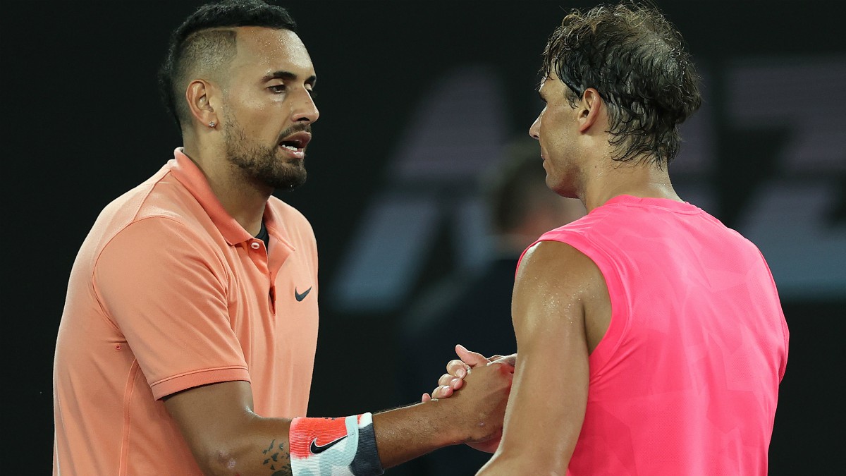 Nick Kyrgios y Rafa Nadal se saludan tras un partido. (Getty)