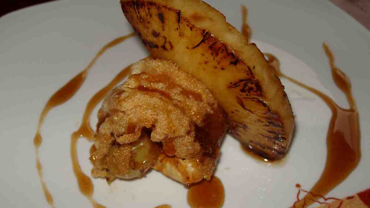 Piña con especias y vino moscatel