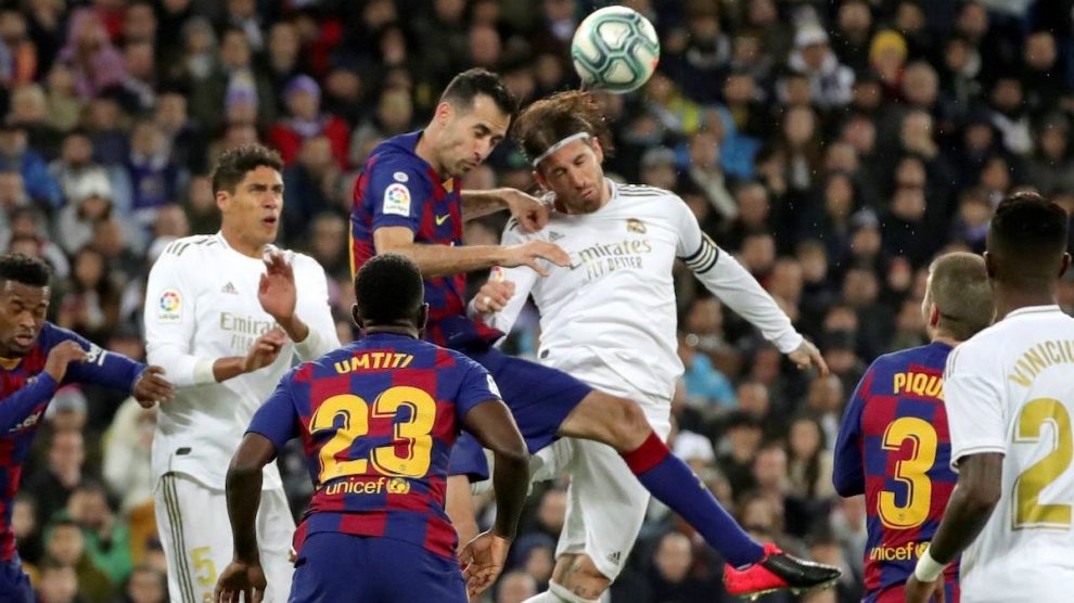 Busquets y Sergio Ramos en un Real Madrid-Barcelona.