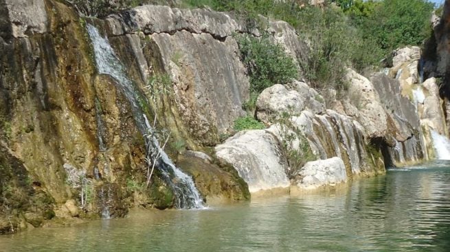 El motivo por el que no se aconseja el baño en ríos y lagos este verano