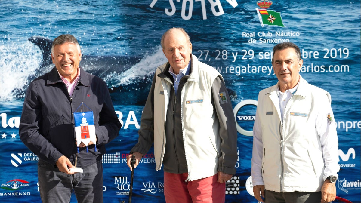 Imagen de archivo del Rey emérito Juan Carlos I en el Real Club Náutico de Sanxenxo de cara al inicio de la regata Rey Juan Carlos. (Foto: Europa Press)