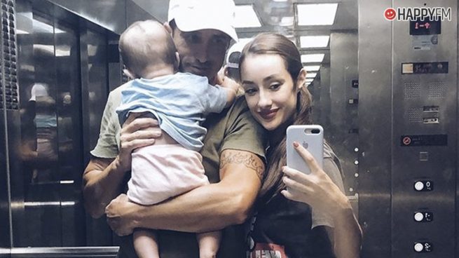 Adara y Hugo con su hijo