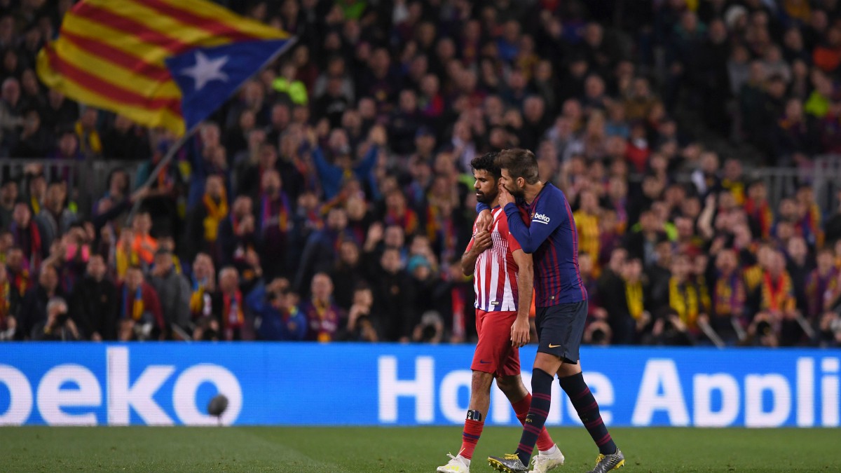 Diego Costa y Piqué, durante el Barcelona – Atlético de la pasada temporada. (Getty)