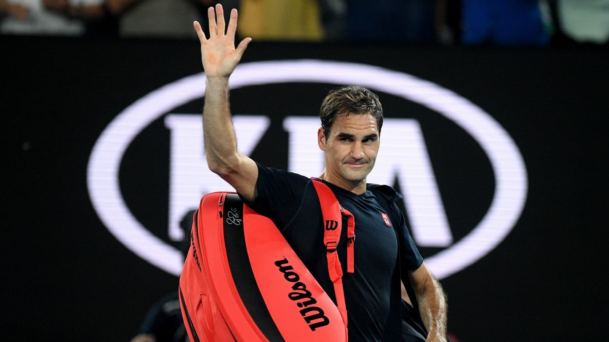 Roger Federer se despide de los aficionados tras caer ante Djokovic en Australia. (Europa Press)