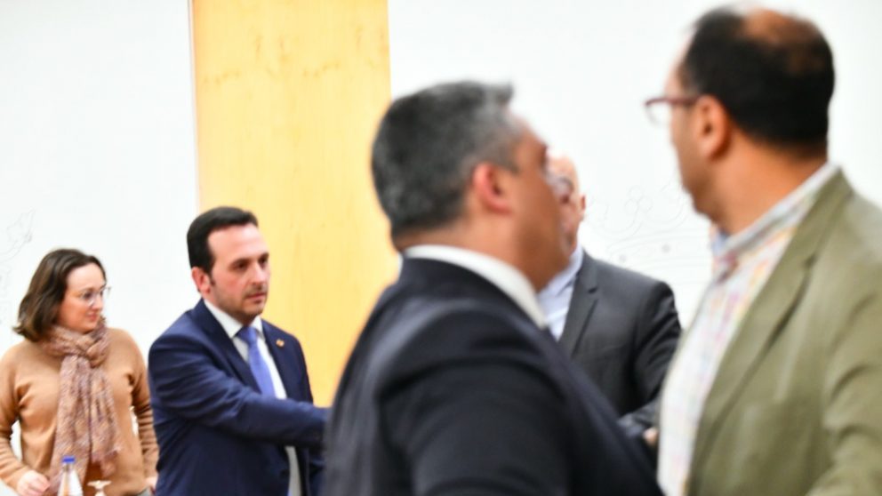 Bronca entre VOX y un político localista ceutí.