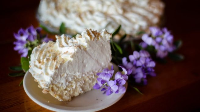 Receta de tarta de crema de coco y merengue