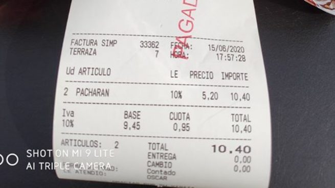 Facebook: Un bar de León cobra más de 10 euros por dos pacharán en plena fase 3