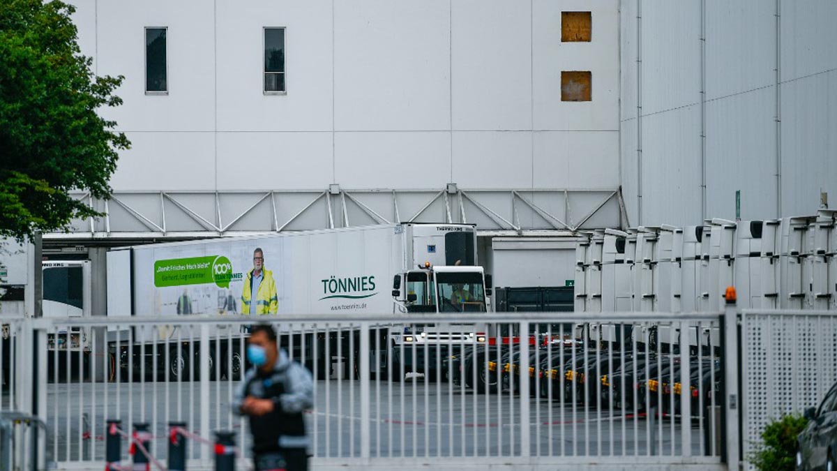 Exterior de una de las plantas cárnicas donde se ha producido un rebrote de coronavirus en Alemania. Foto: AFP