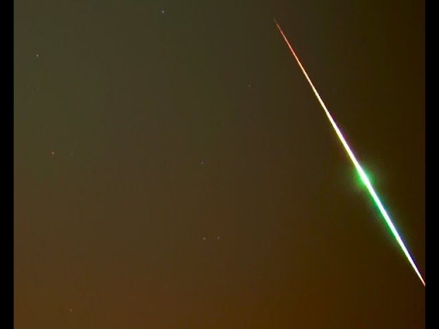 Vídeo: Así es la bola de fuego que sobrevoló Sevilla a 54.000 km/hora