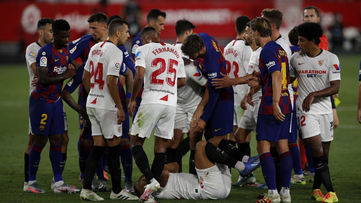 El Sevilla reclamó la expulsión de Messi por una agresión a Diego Carlos