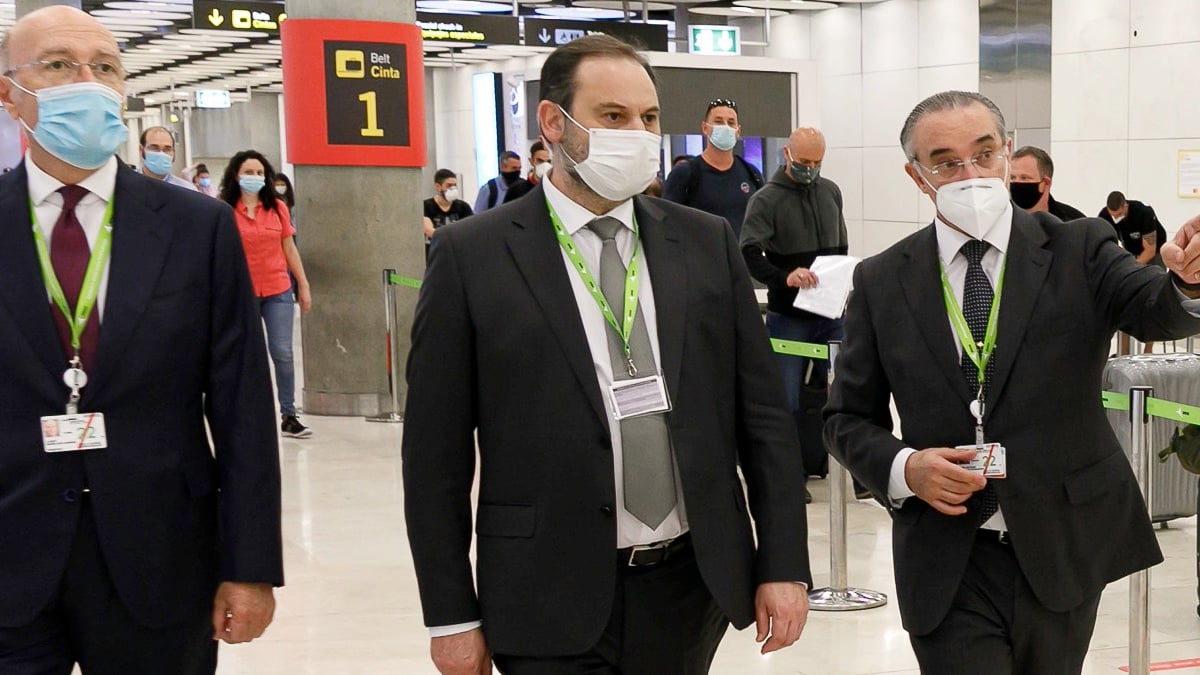 José Luis Ábalos en aeropuerto Adolfo Suárez Madrid Barajas. (Foto: Ministrio de Transportes)