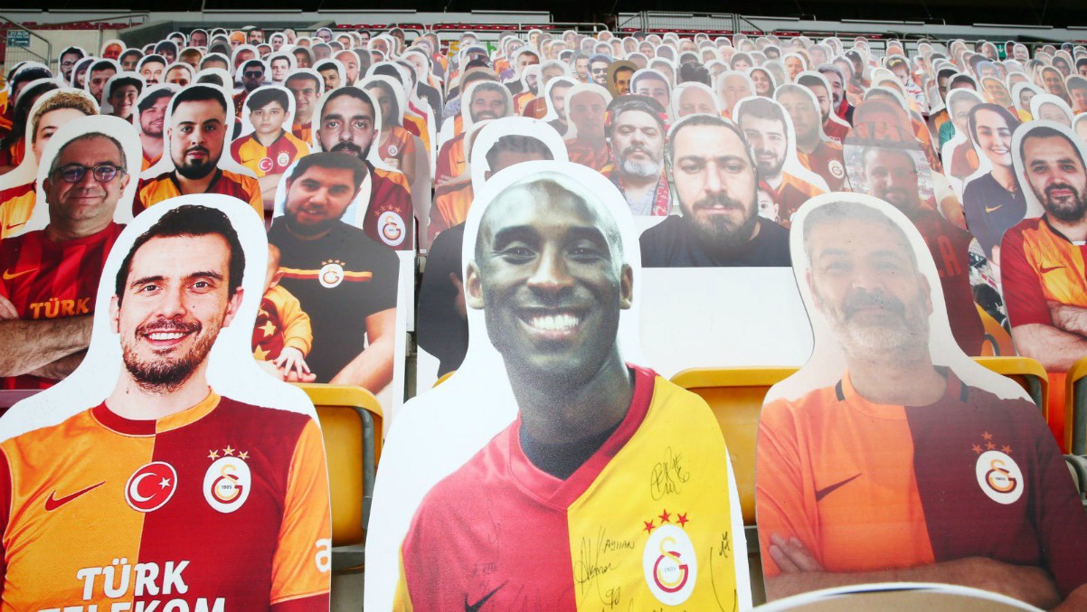 Imagen de Kobe Bryant en las gradas del Turk Telekom Arena. (Foto: Galatasaray)