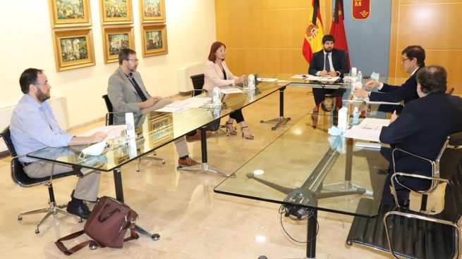 El jefe del Ejecutivo autonómico, Fernando López Miras, presidió hoy la reunión de constitución del Comité de Seguimiento poscovid de la Región de Murcia