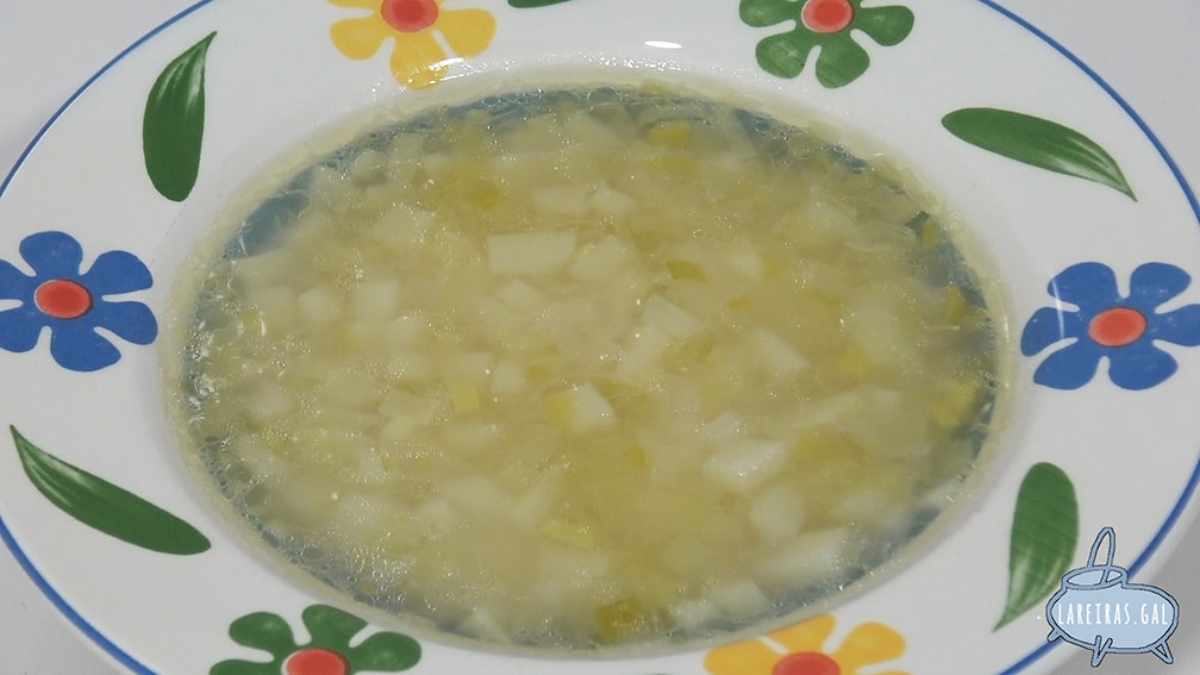 Receta de sopa de puerro con lima y menta