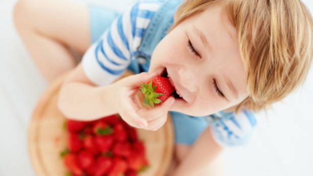 Recetas e ideas para que los niños tomen fruta fresca en verano