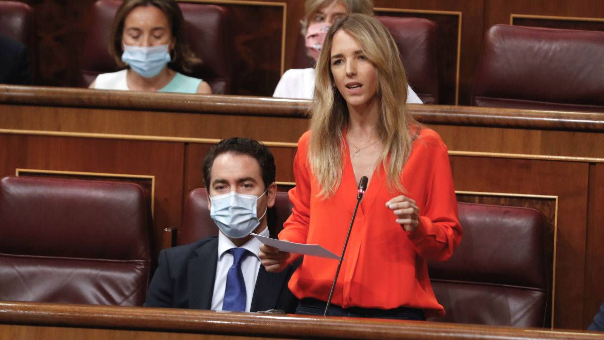 La portavoz del PP, Cayetana Álvarez de Toledo, durante su intervención en la primera sesión de control al Ejecutivo en el Congreso tras el fin del estado de alarma. (Foto: Efe)