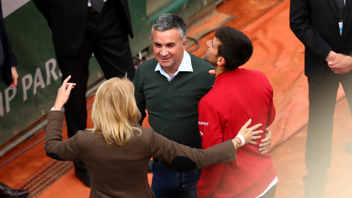 Djokovic, junto a su padre. (Getty)