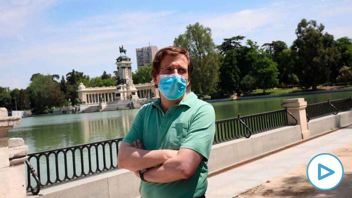 El alcalde de Madrid, José Luis Martínez Almeida, visita el parque del Retiro un día antes de la reapertura