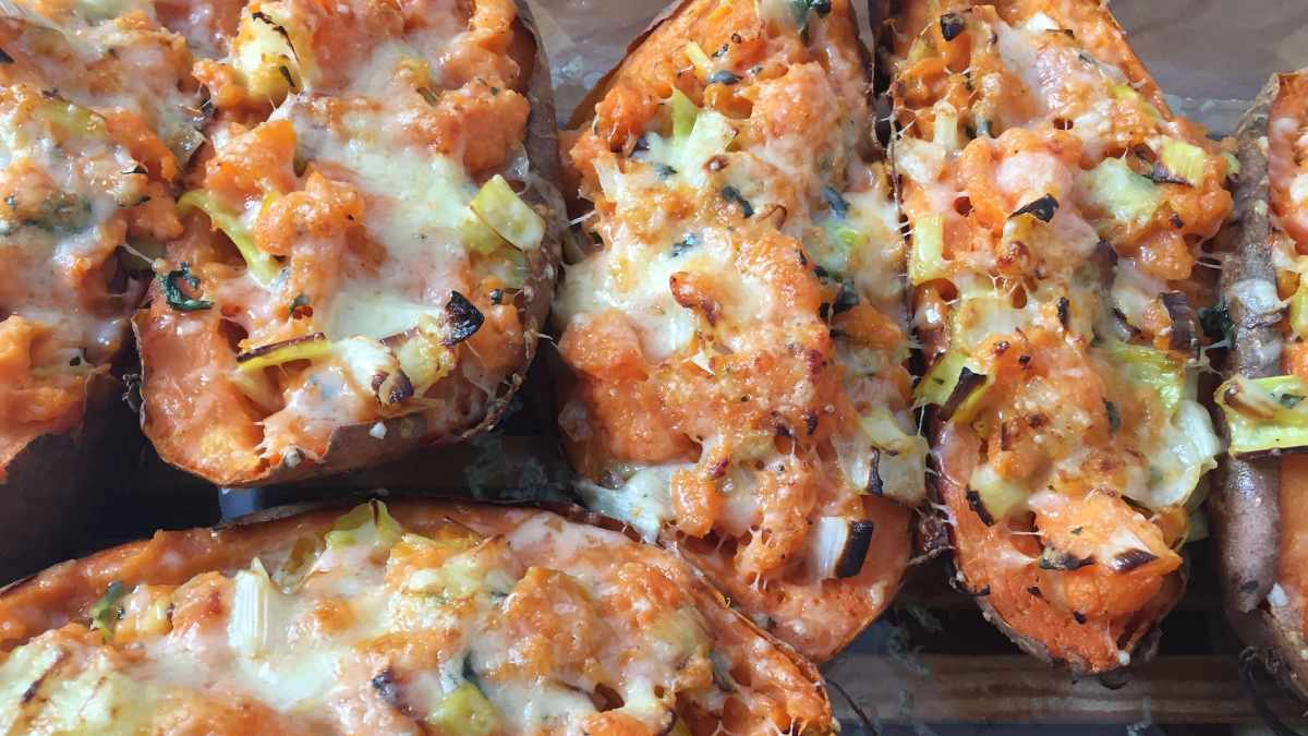 Receta de Batata rellena de atún, tomate y queso
