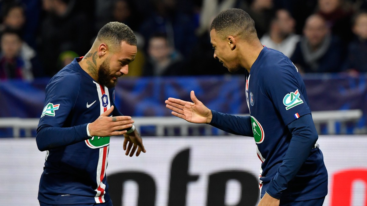 Neymar y Mbappé celebran un gol. (AFP)