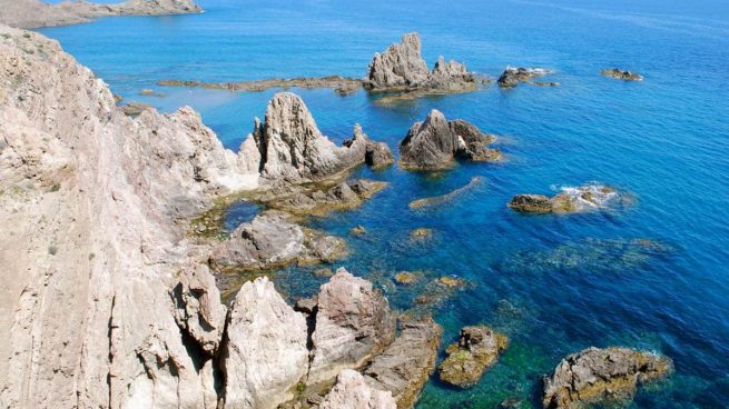 La Junta de Andalucía ve viable el proyecto del hotel en la bahía de Los Genoveses de Cabo de Gata